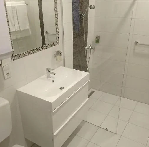 Πανσιόν Corner Vendeghaz 3*